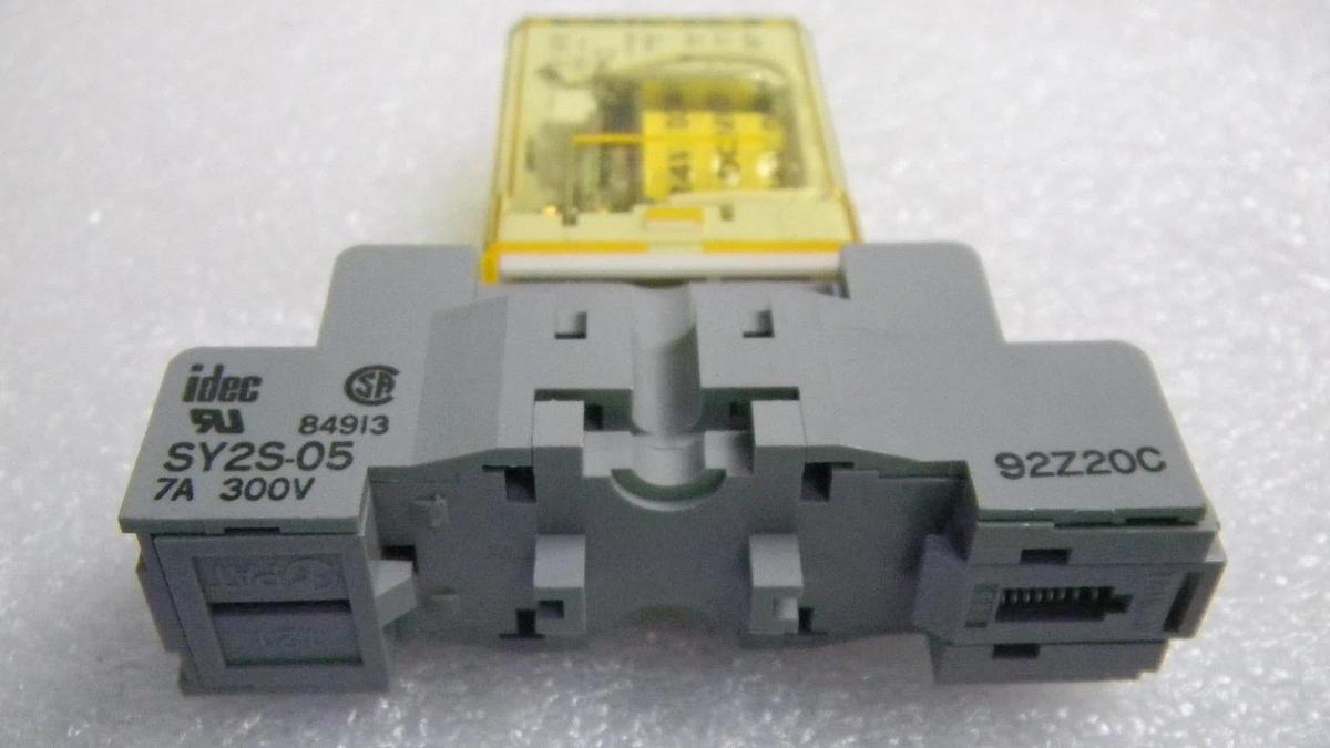 Used LOT of 4 - IDEC SY2S-05 Relay Socket With RY2S-U Relay, 7A, 300V, DC24V, Used