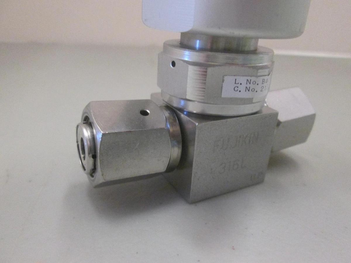 Used Fujikin, 3.5-5kgf, N.O. Pneumatic Valve, 1/2" FVCR, Used