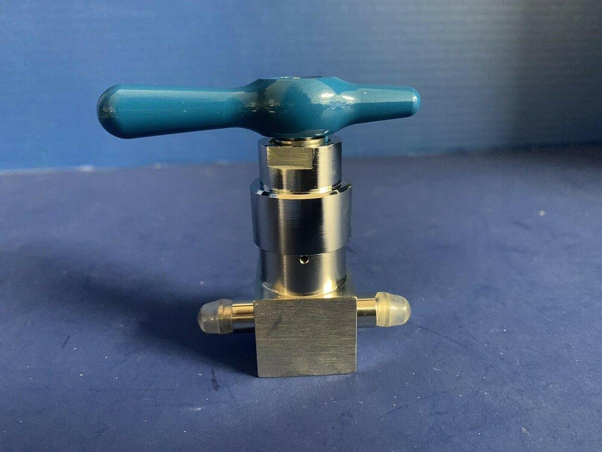 Used Ewal Titan II Manual 3-Way Valve 1/4" Tube Stub, Blue Lever Handle, semi gasUsed