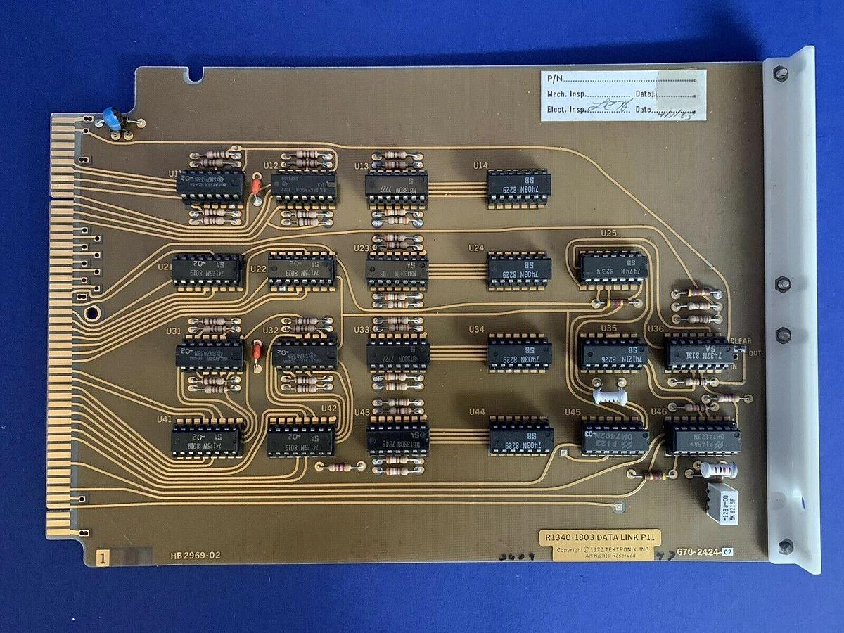 Used Tektronix 670-2424-02 R1340-1803 DATA Link P11, Used