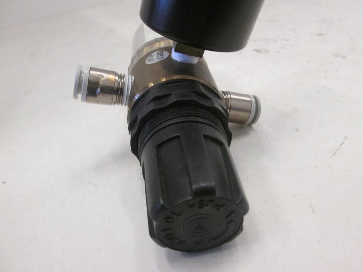 Used Dixon, C04-02M, 150 PSIG, Filter Regulator w/ Ashcroft 0-160 PSI Gauge, Used