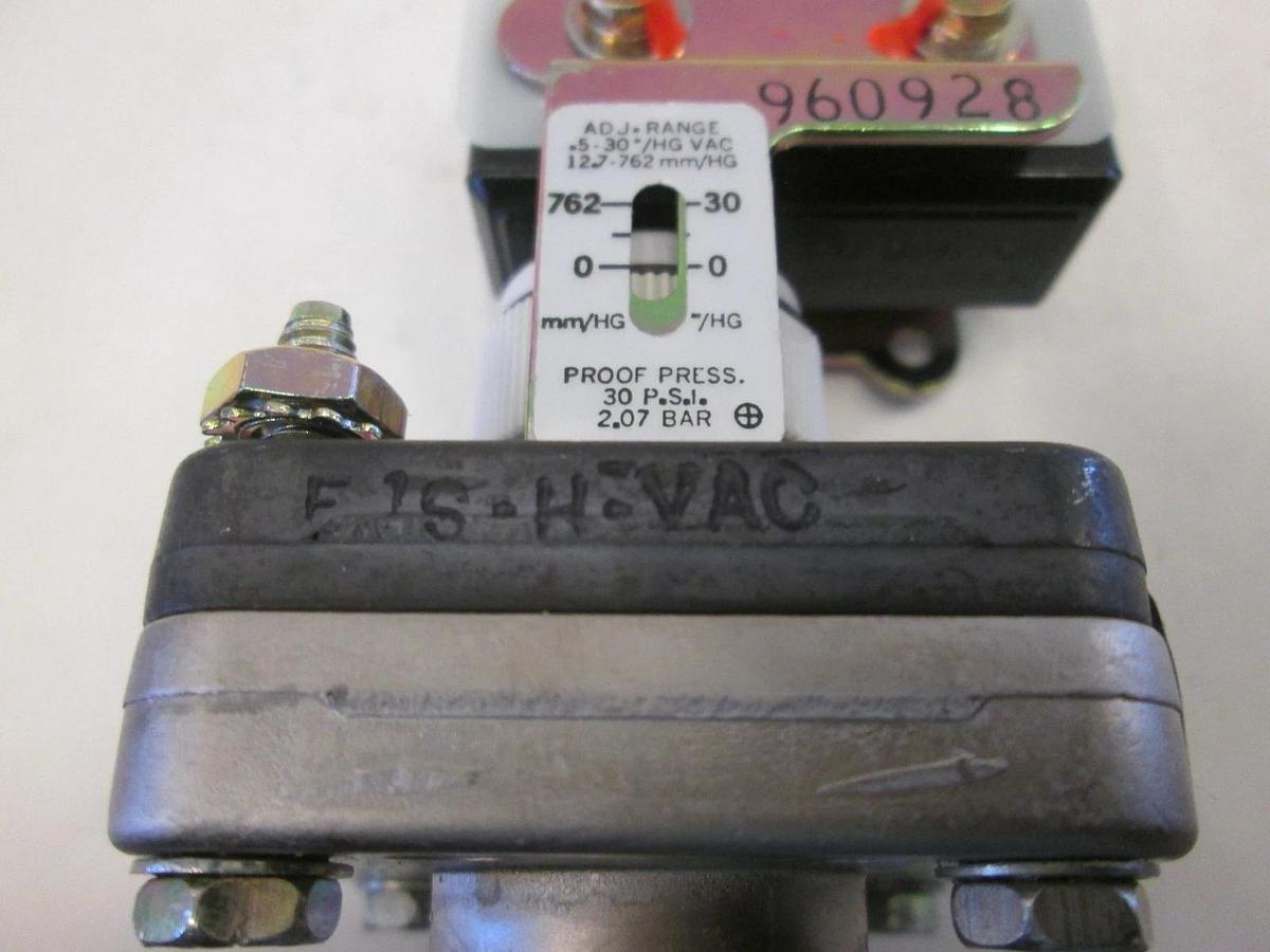 Used Barksdale, E1S-H15-Seal, Piston Pressure Switch, , Used