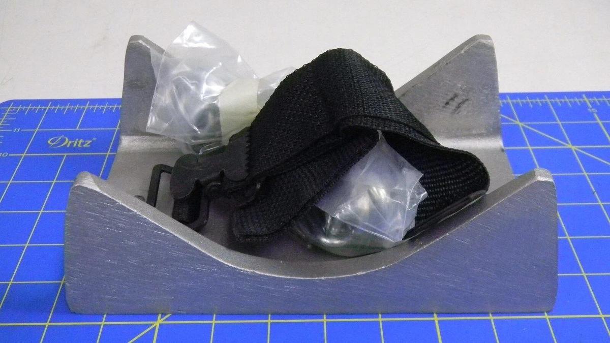 Semi-Gas Cylinder Retention Bracket With Standoff, 013-0015 Rev E NFI