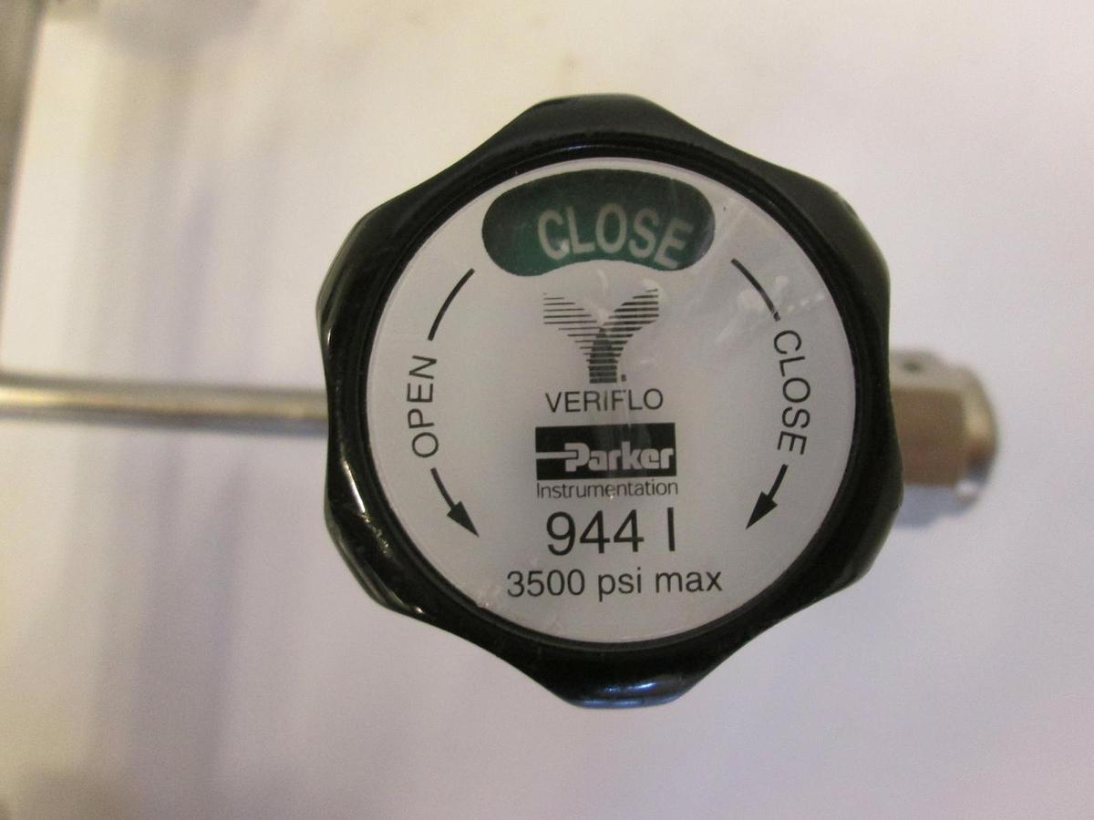 Used Valve Gas Stick Assy w/ (2) 935 Veriflo Valves and (1) Parker 944I Valve