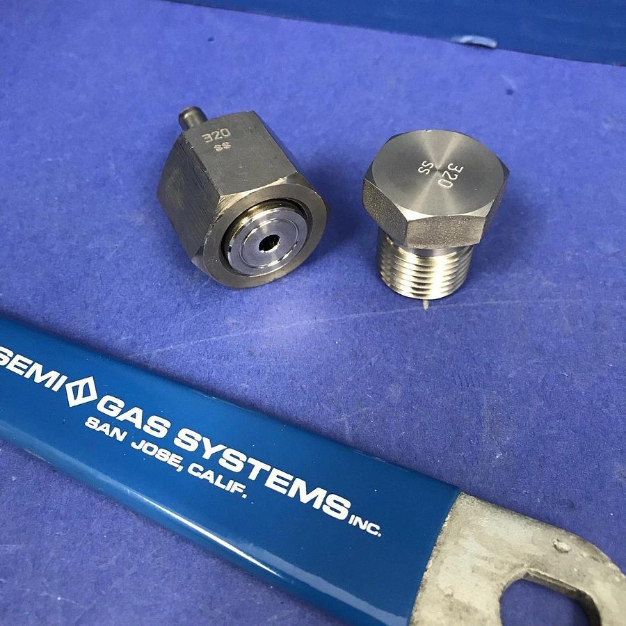 Used CGA 320 Cylinder Inlet Connection, Flat Seat w/ Nut and Blue Semi-Gas Handle