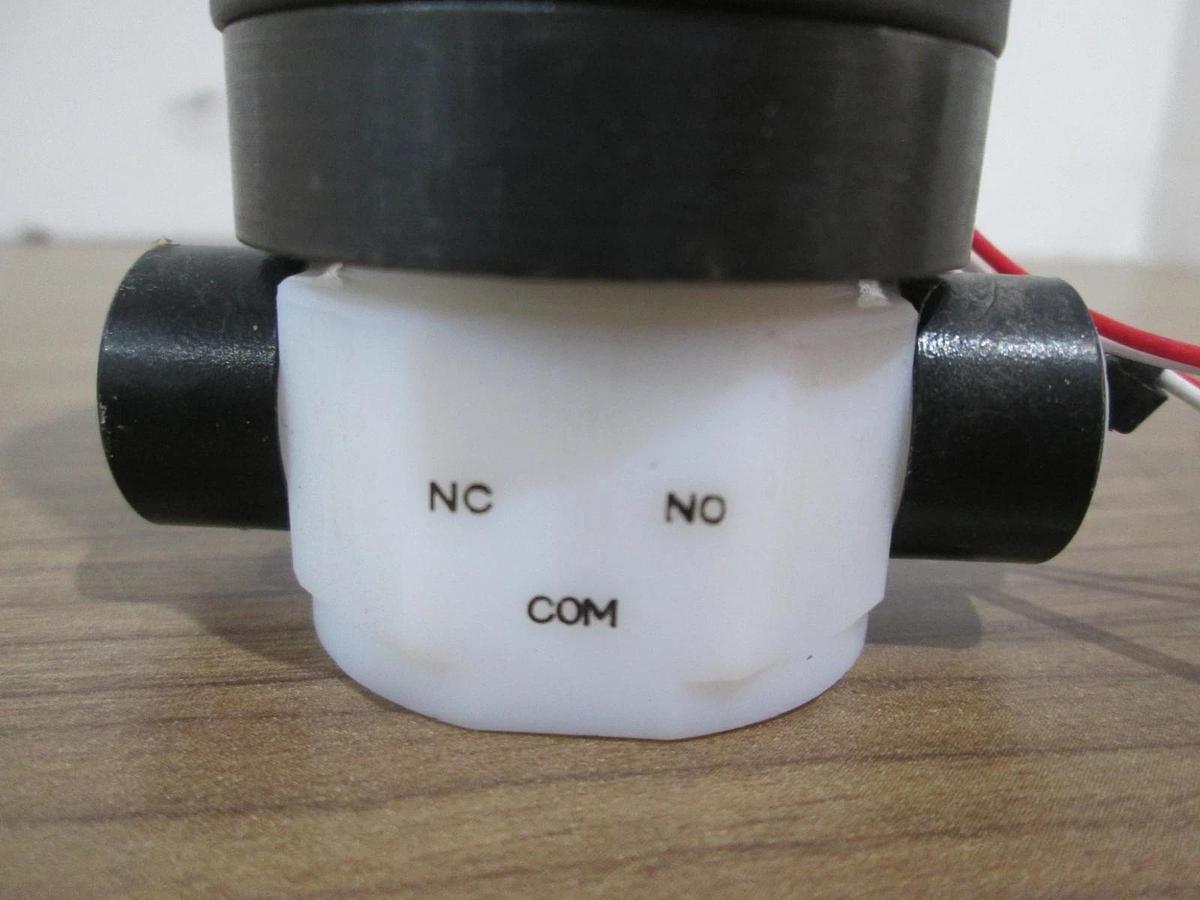 Used Furon, DVX3-144D2, 3-Way Solenoid Valve, 100 PSIG, 24VDC, Used