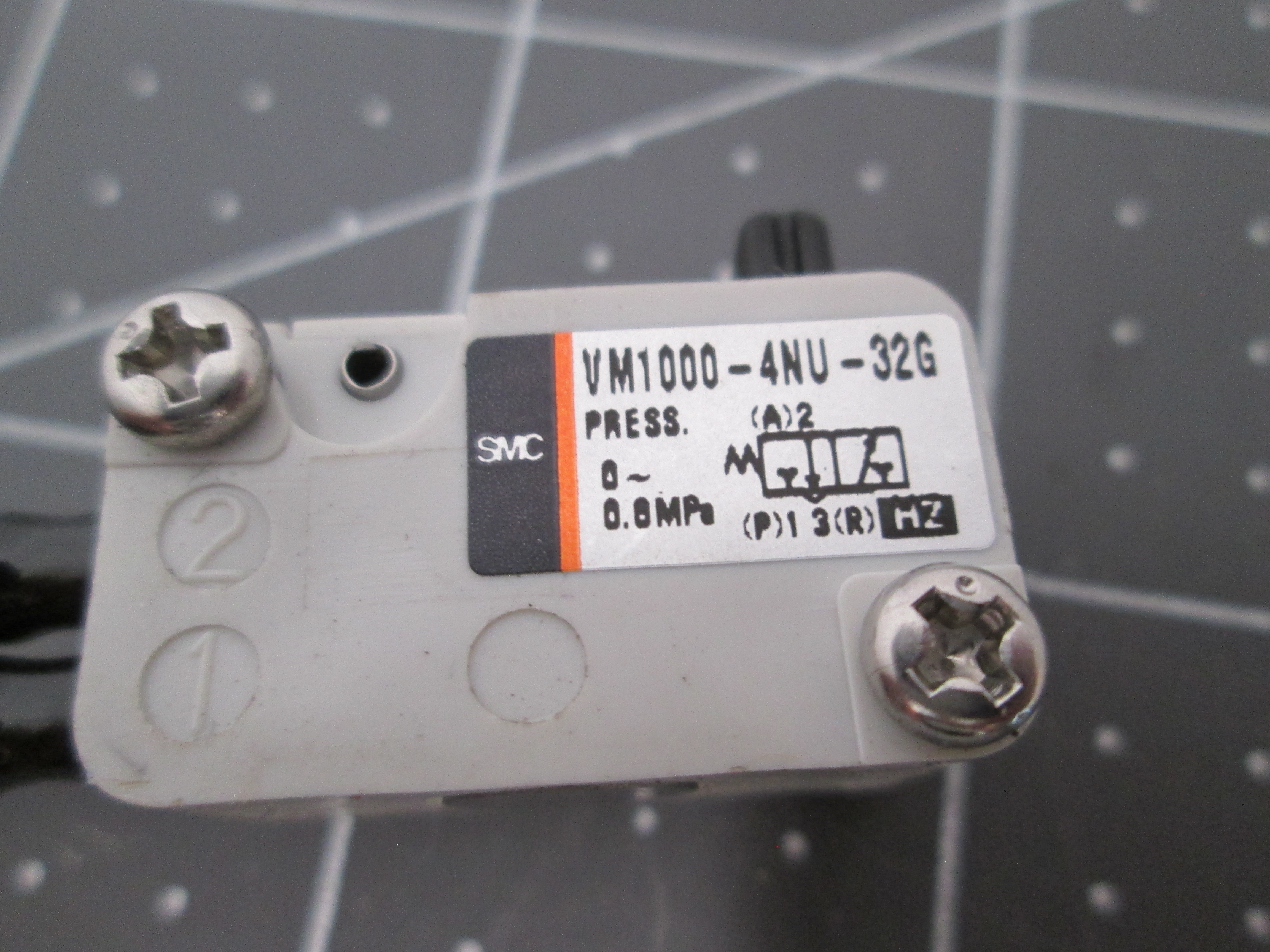 Used SMC VM1000-4NU-32G Pneumatic Mechanical Control Valve 0-0.8MPa