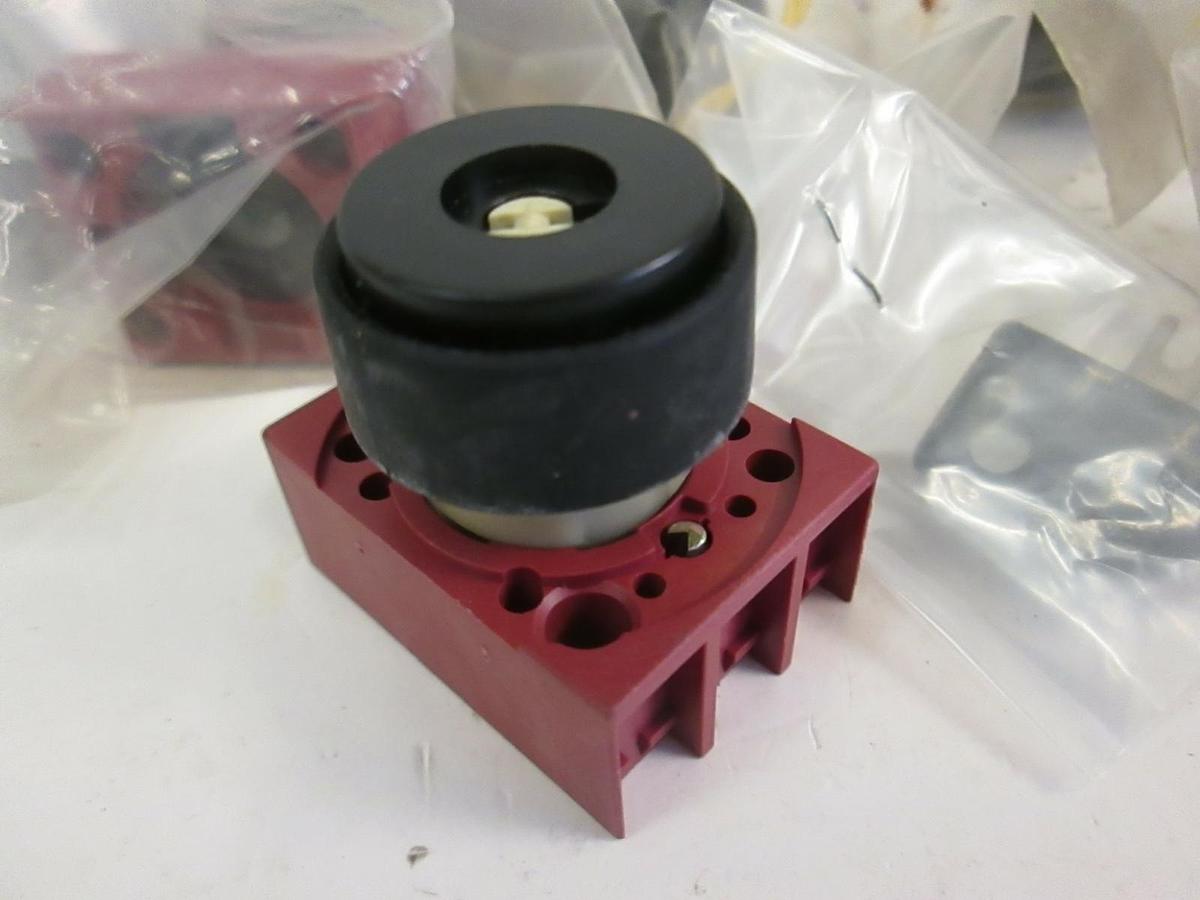 Used P22 Selector Switches, 2 And 3 Position, Lot of 6