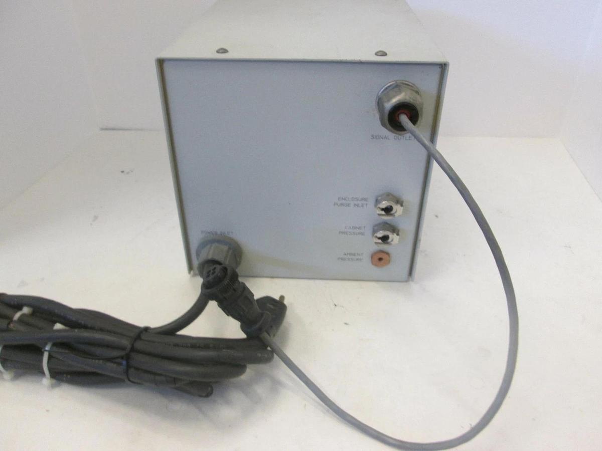 Used Dwyer,3003C, Photohelic Pressure Gauge, 0-3" for Water, Used Semi Gas enclosure