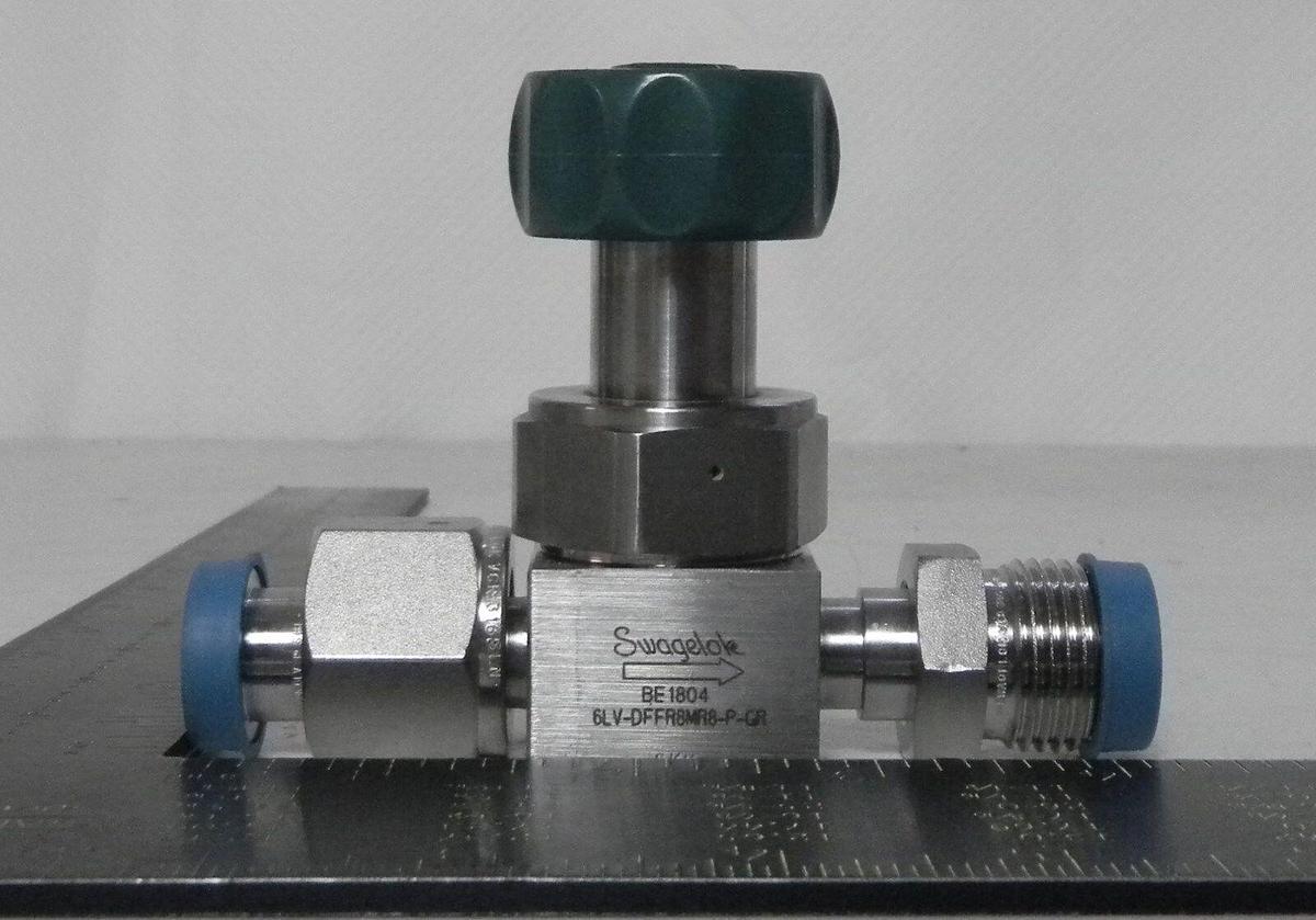 Used Swagelok 6LV-DFFR8MR8-P-GR Valve, 4 1/4" Face to Face 1/2" M/F VCR, Used