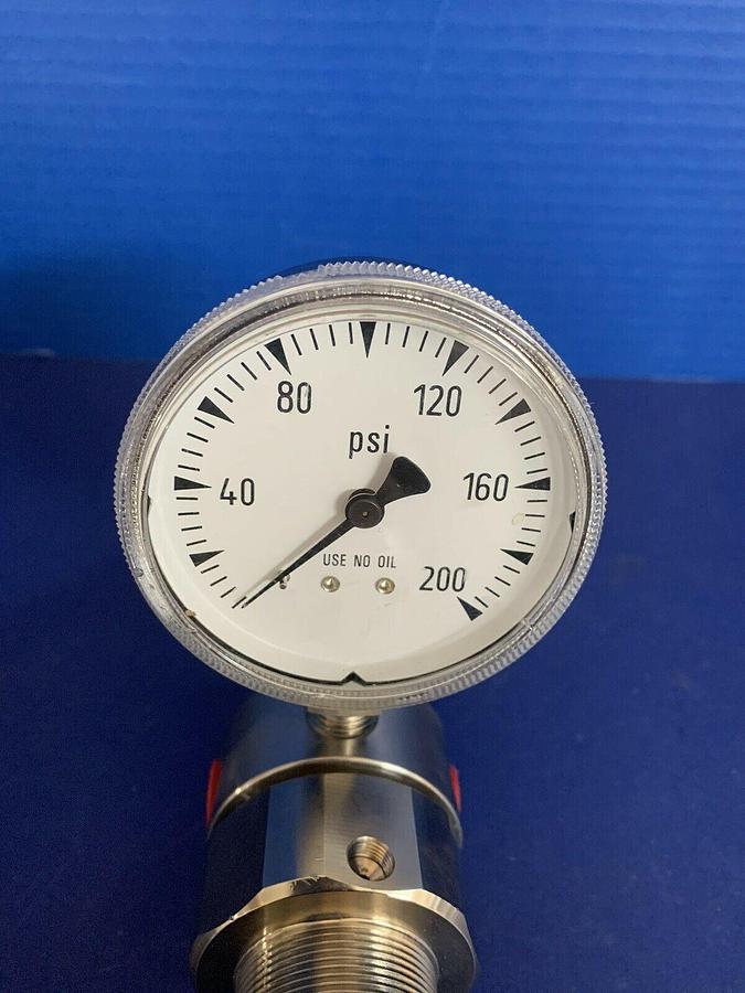 Air Products E11-L-C441C Pressure Regulator, 100 psig with Gauge, unUsed