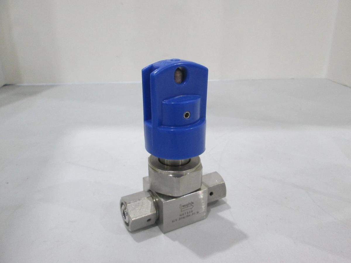 Used Swagelok, 6LV-DFHLFR4-P1-BL, Blue Manual Valve w/ Lock Out, New