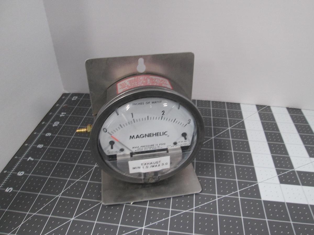 Used Dwyer, Magnehelic 2003 Differential Pressure Gauge 0-3" WC 15 PSIG Used