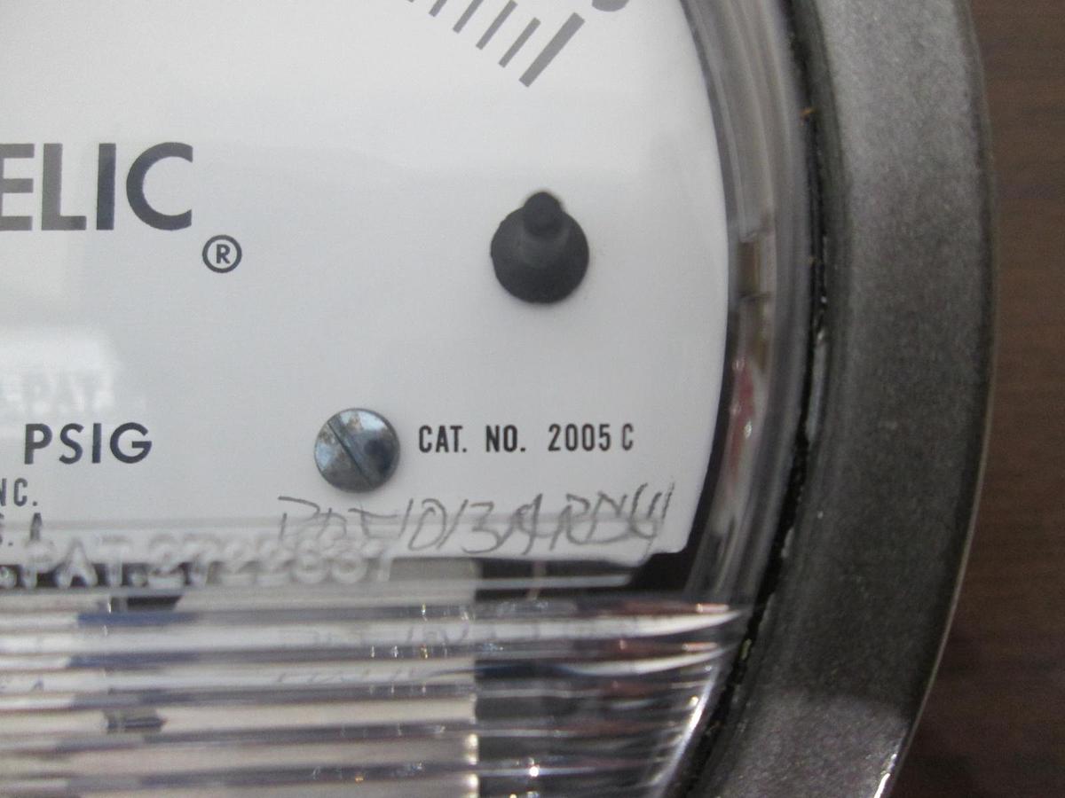 Dwyer, Magnehelic, 2005C, Pressure Gauge, 0-.5" of Water, Used