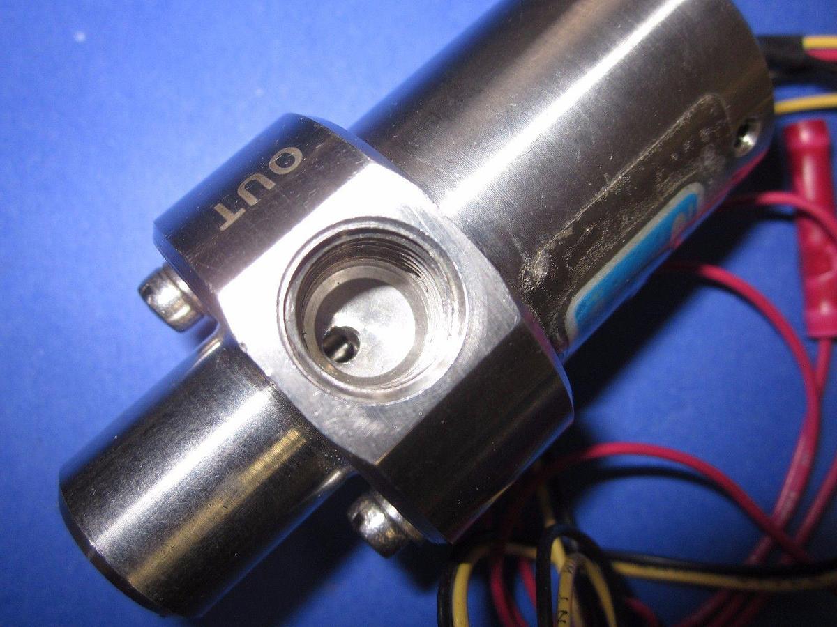Used Autoflow FS5704CV-8M Adjustable Flow Switch for High Flow Liquid, Viton Seal