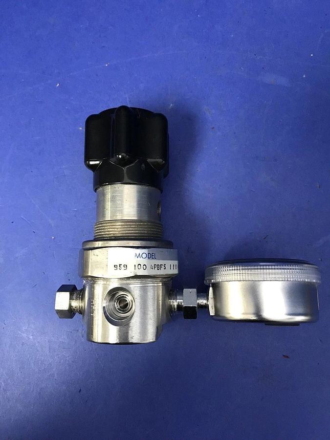 Used Veriflo 959 Regulator 9591004PBFS111, 4 Port, 20"-0-100 psi Gauge, Used