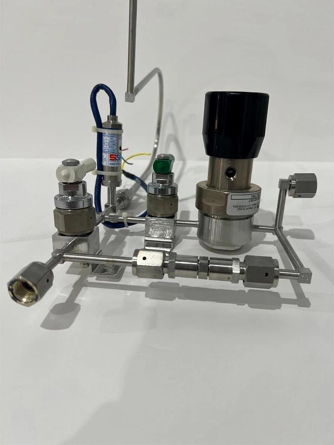 Used Aptech, AP1010SM 2PW TW4 TW4 Gas Regulator Assy w/ 2 Titan II 316 var Valves, Us