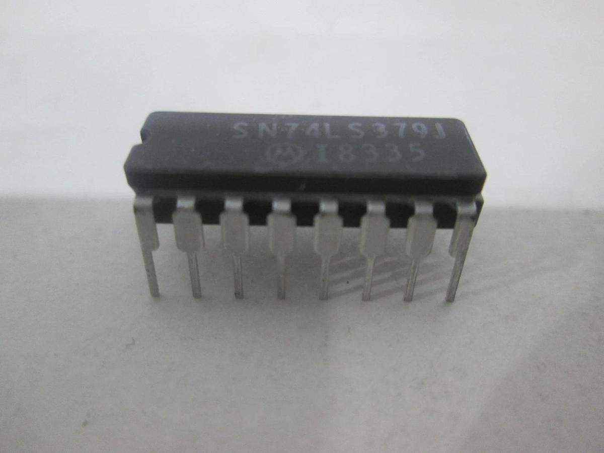 Motorola, SN74LS379J, Integrated Circuit, New, Lot of 25