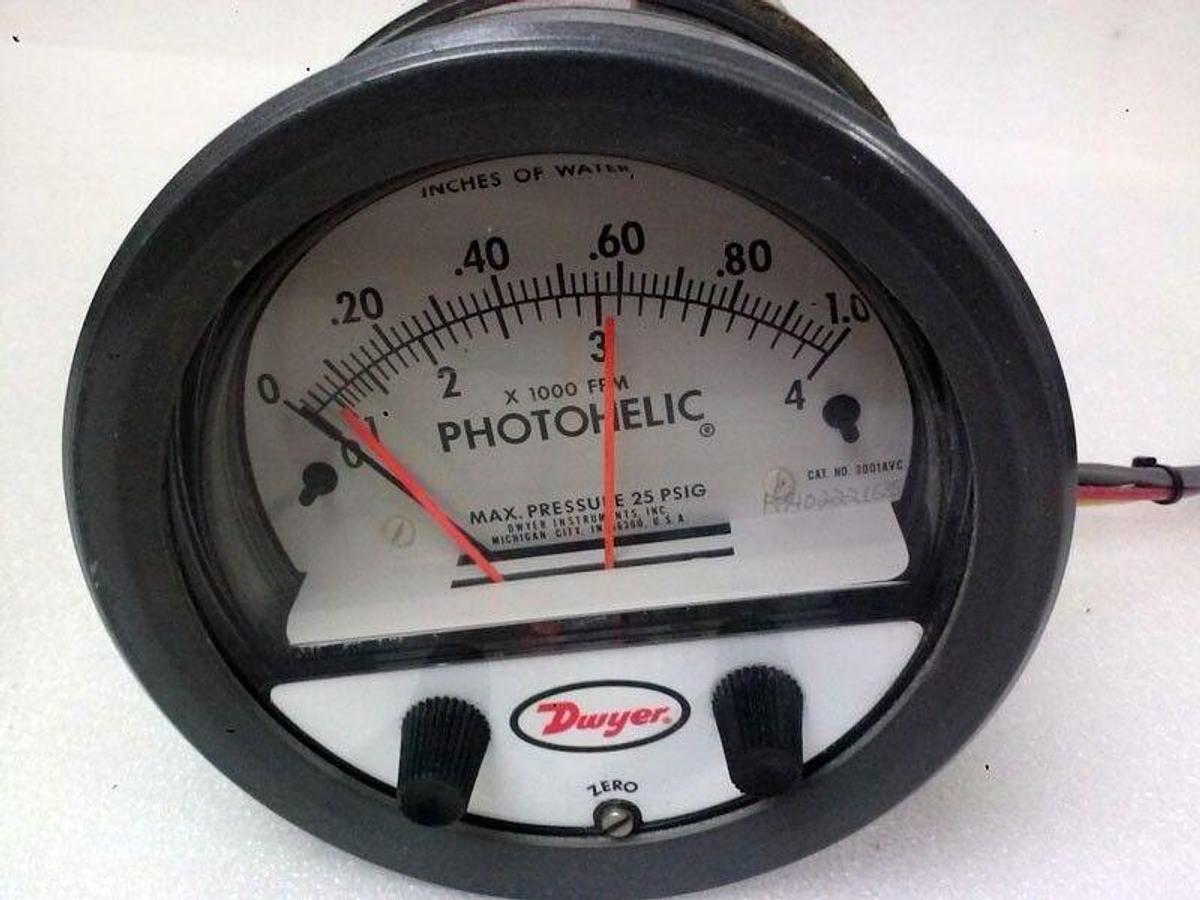Used Dwyer 3001AVC Photohelic Gauge 0 to 1 inch, Used