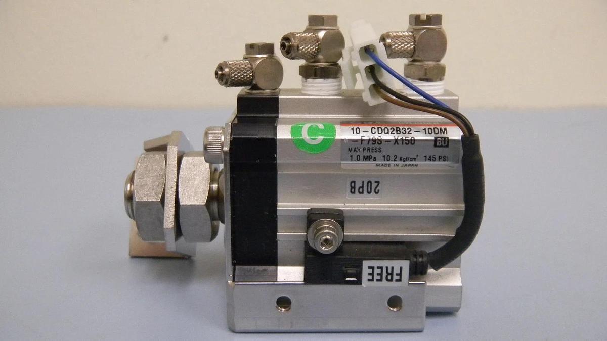 Used SMC 10-CDQ2B32-10DM-F79S-X150 Pneumatic Air Cylinder, 145PSI