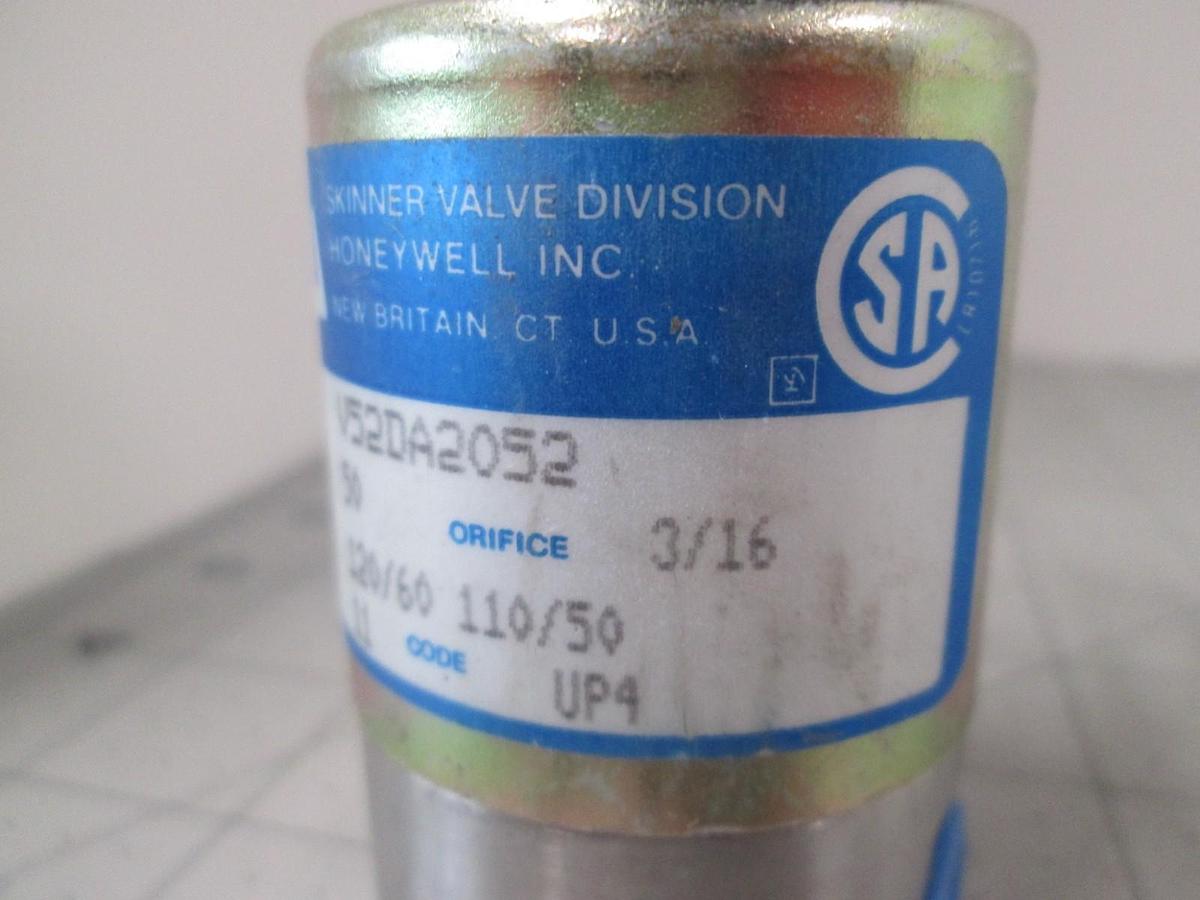 Skinner Honeywell, V52DA2052, Valve, 11W, 50 PSI, 120-60V, 110/50Hz, New