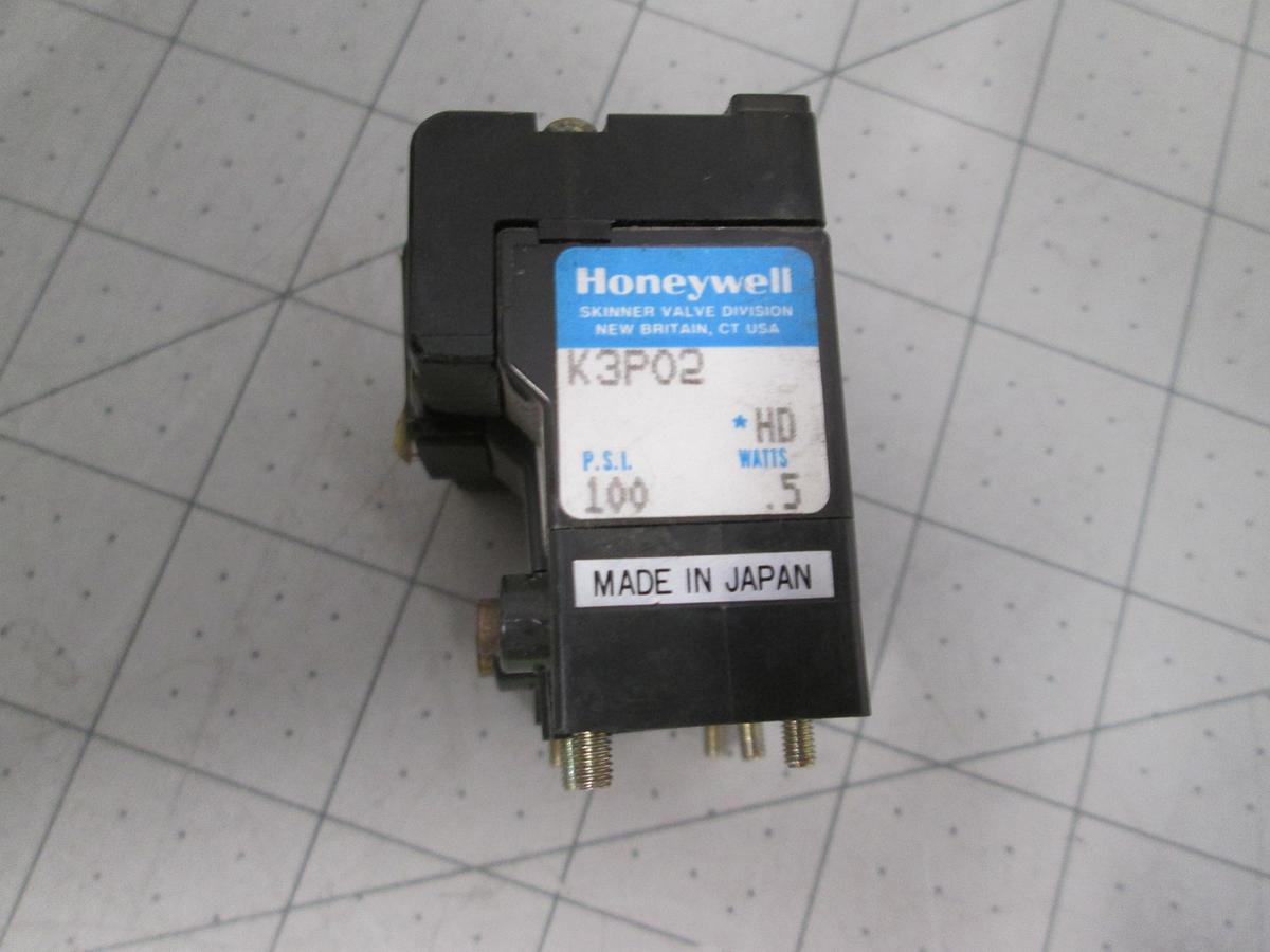 Used Honeywell, Skinner K3P02, 3-Way Solenoid Valve 24VDC, 100PSI 0.5W Lot of 3