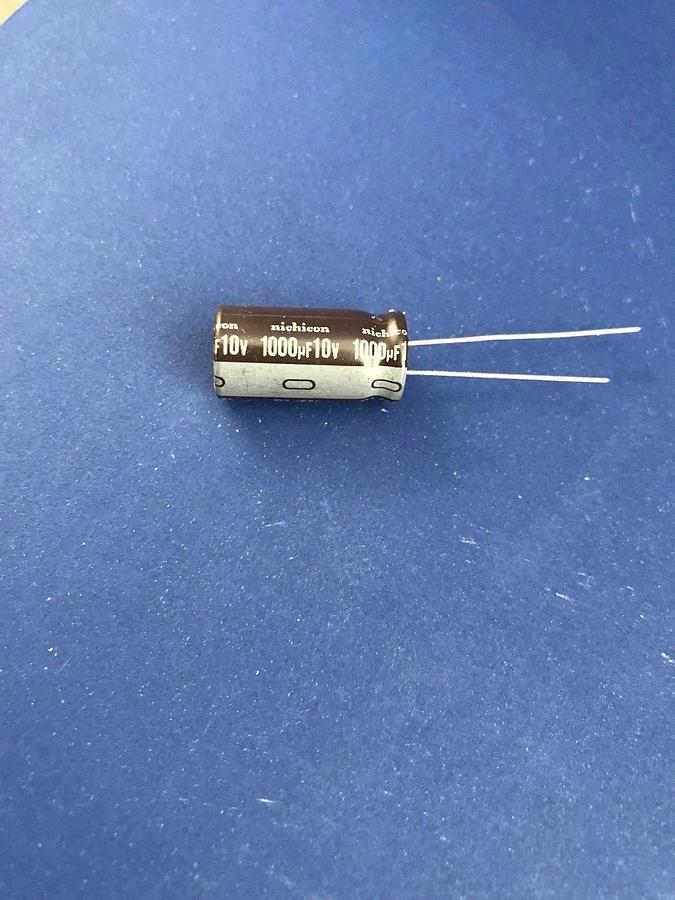 Nichicon Radial Aluminum Electrolytic Capacitors 1000uF 10V, Lot of 200+