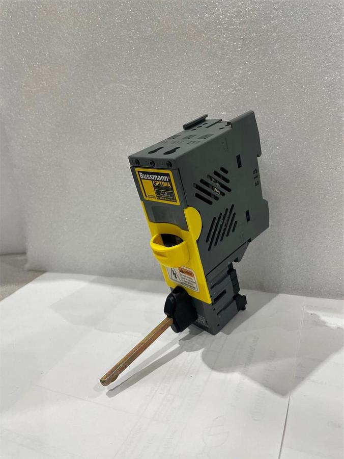 Bussmann, OPM-1038SW Optima Fuse Block 30A 600V, used