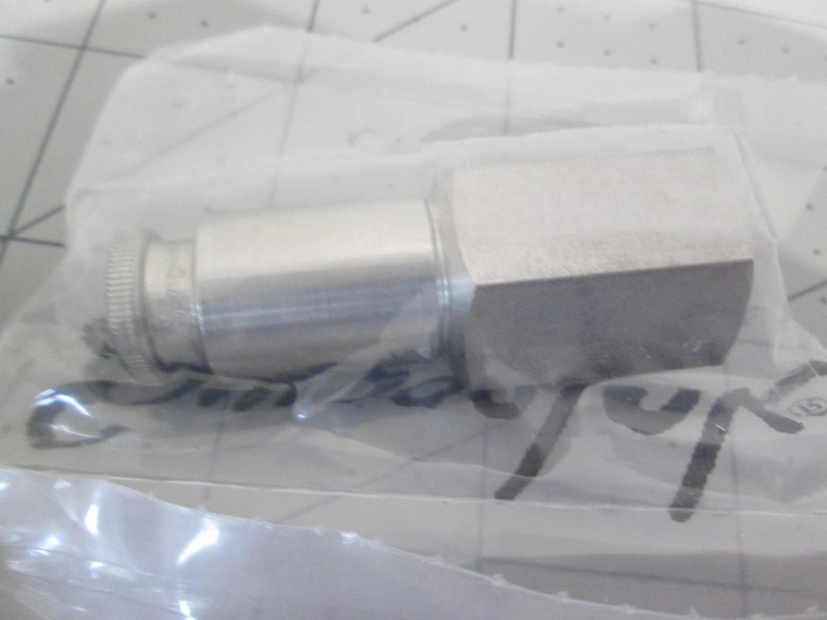 Used Swagelok, SS-QT2-D-4PF, SS Quick Connect, New, Lot of 3