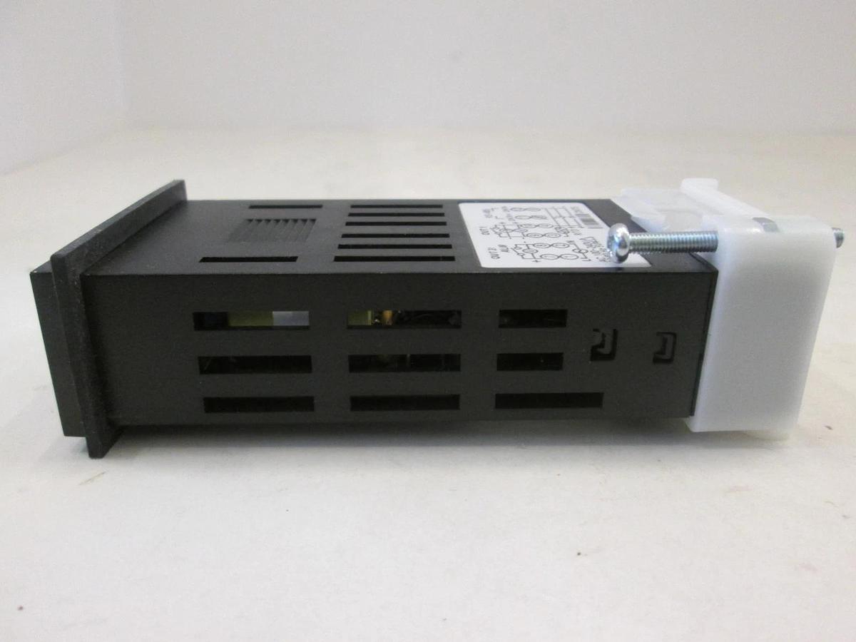 Used Omega, Temperature Controller, CN7500, 50/60Hz, 100-240V, Used