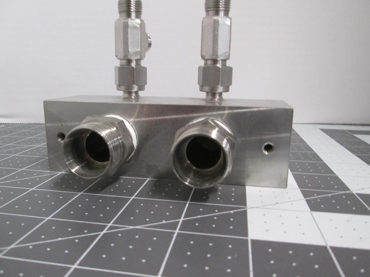 Used 2 Port Water Manifold Used
