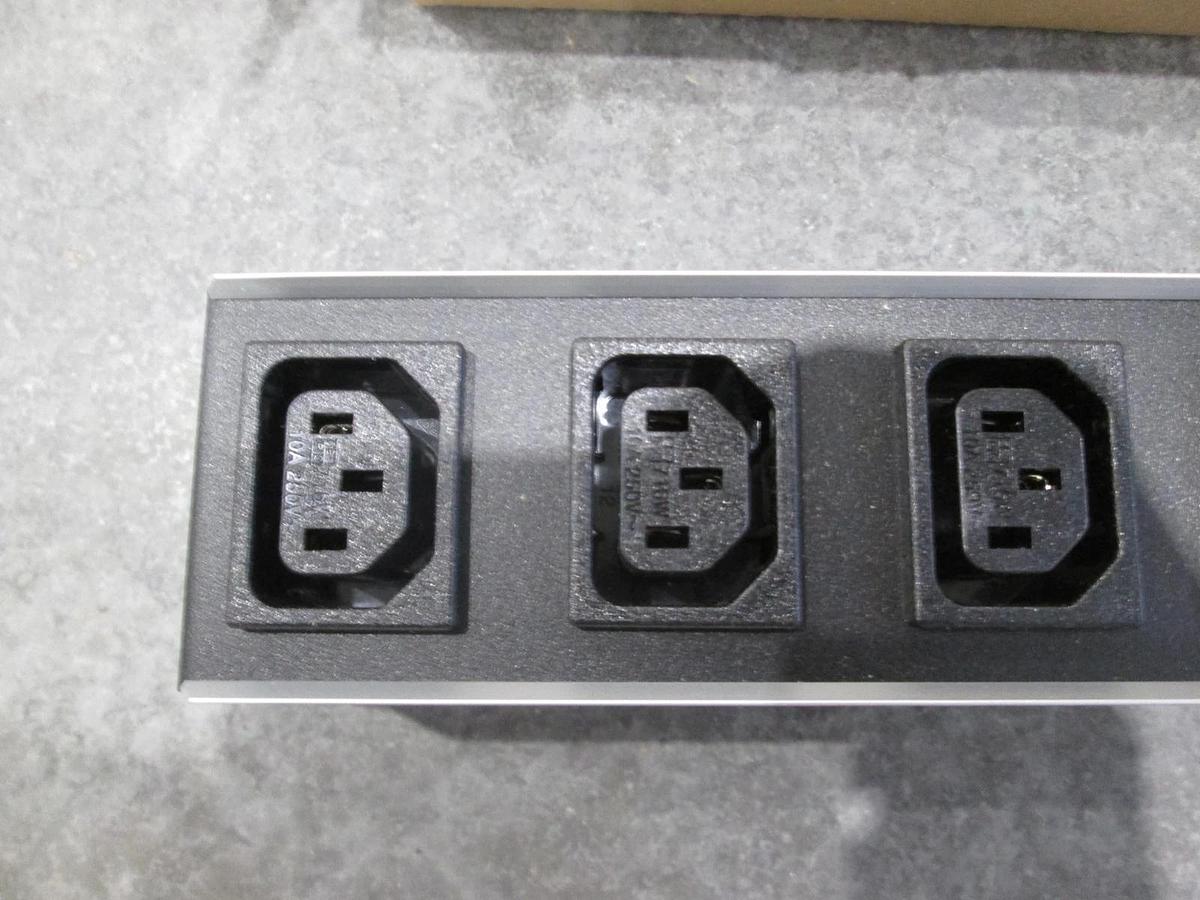 Hammond Manufacturing, 1581T5, Universal P-Bar, 5 Outlet, New