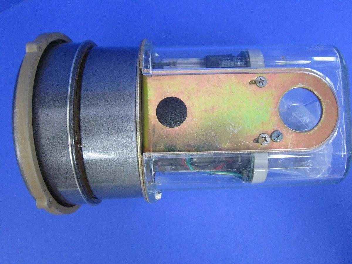 Used Dwyer 3002-TP Photohelic Pressurer Switch/Gage, 0-2.0" of Water