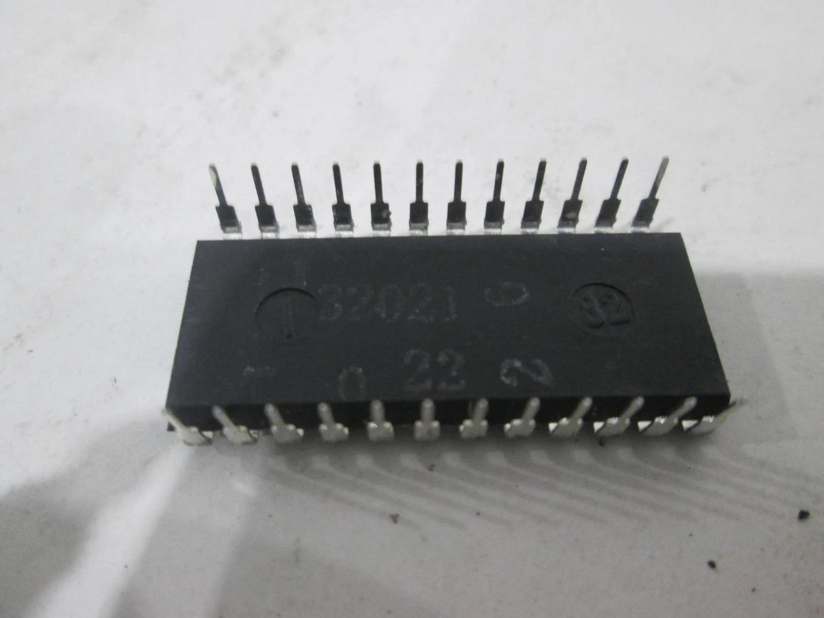 9332B-2022, 302836-01, Integrated Circuit, New, Lot of 15