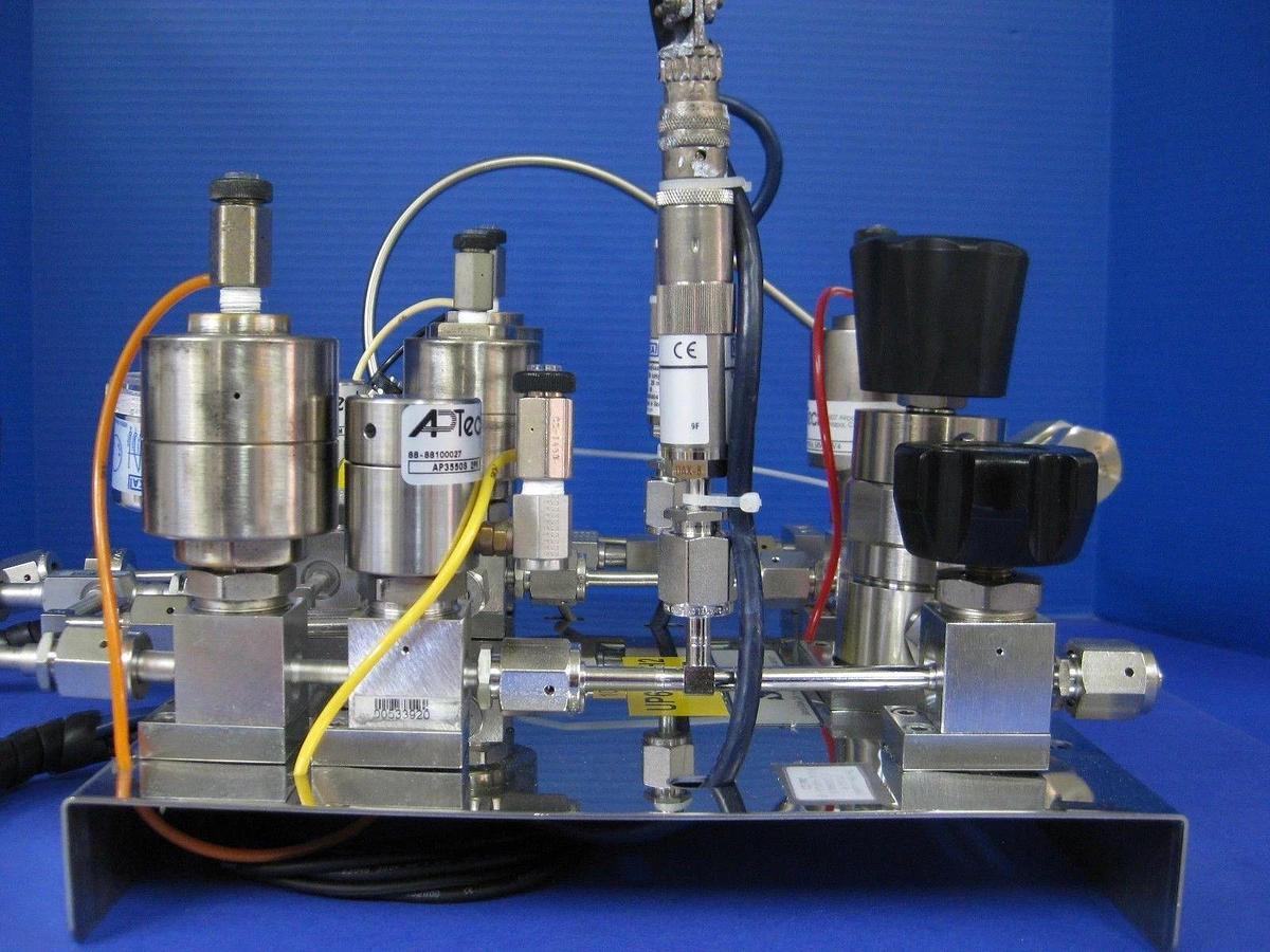 Used Praxair SilPac UP6 Gas Panel, PH3/H2, high purity Refurbished