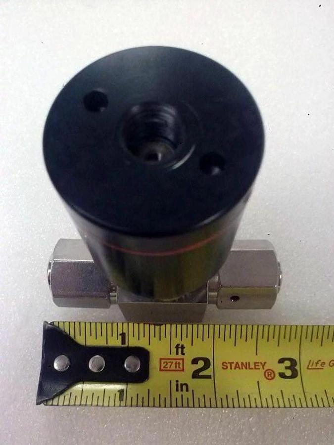 Used Qualiflow SR96/W27 Valve, High Purity, 2-3/4"Face to Face 1/4"FVCR, Used