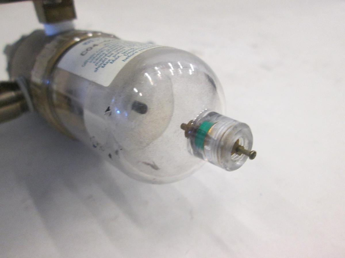 Used Dixon, C04-02M, 150 PSIG, Filter Regulator w/ Ashcroft 0-160 PSI Gauge, Used