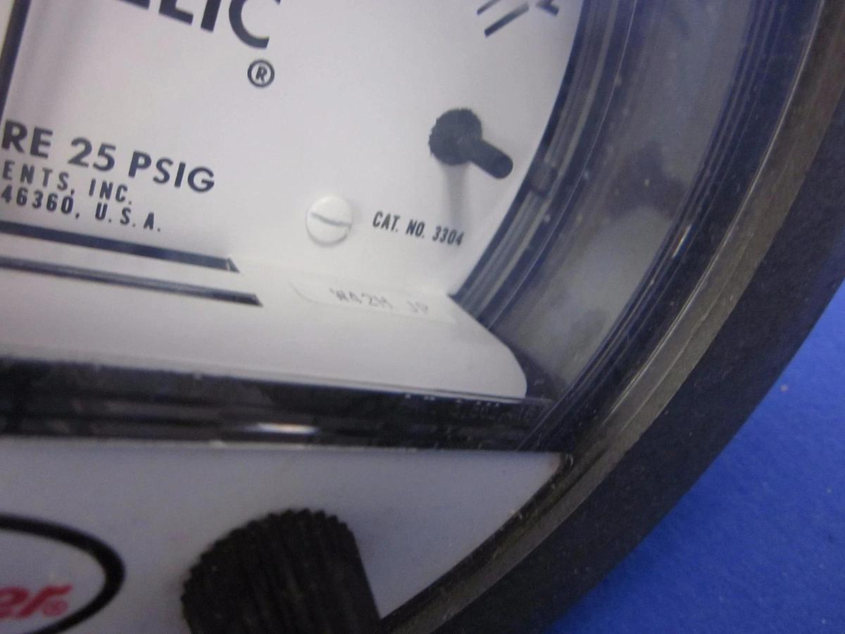 Used Dwyer 3304 Photohelic Pressure Switch/Gage , 2-0-2" of Water, Used