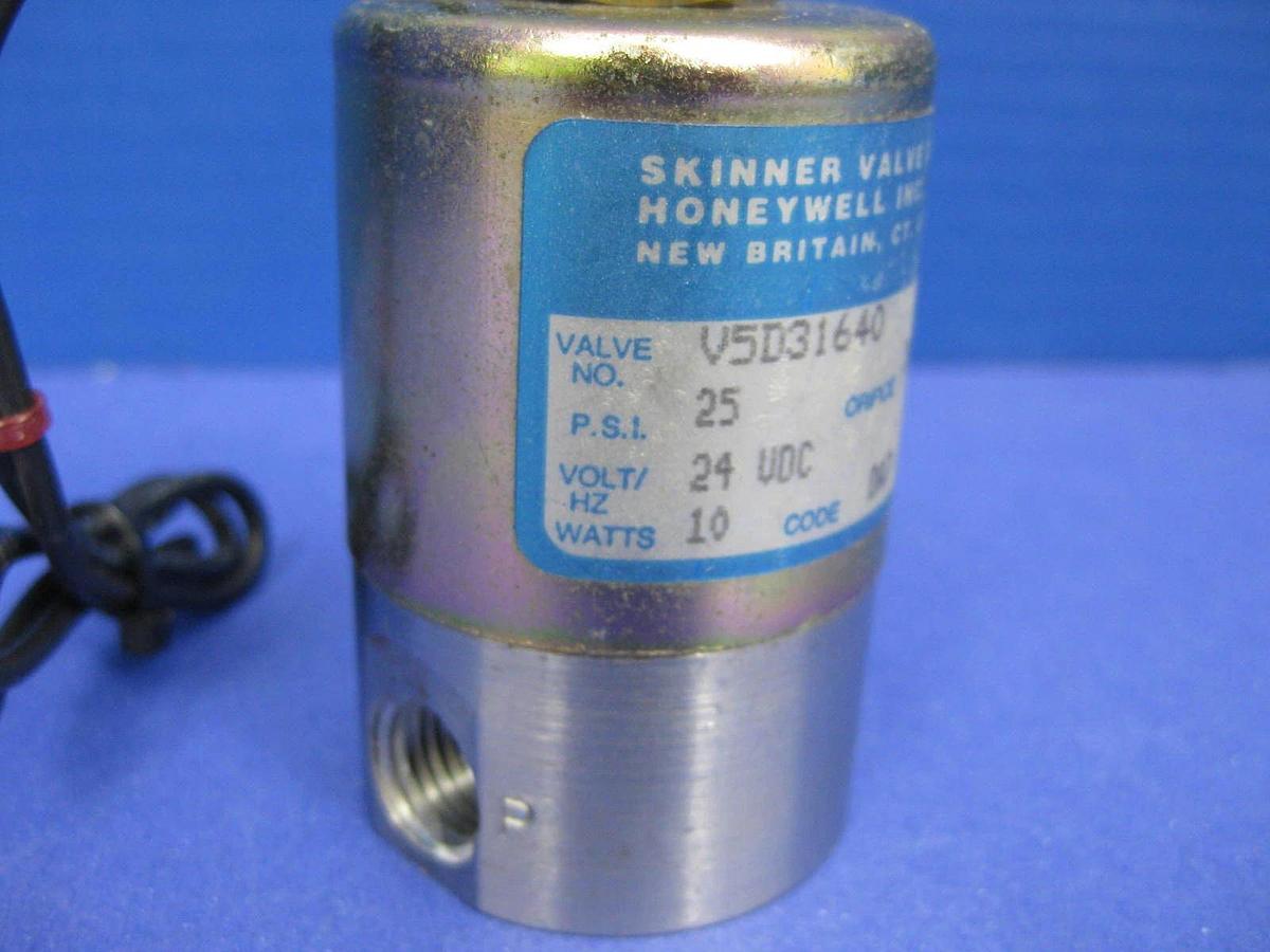 Used Skinner V5D31640 Solenoid Valve, 24 VDC / 10W / 25 PSI, NEW