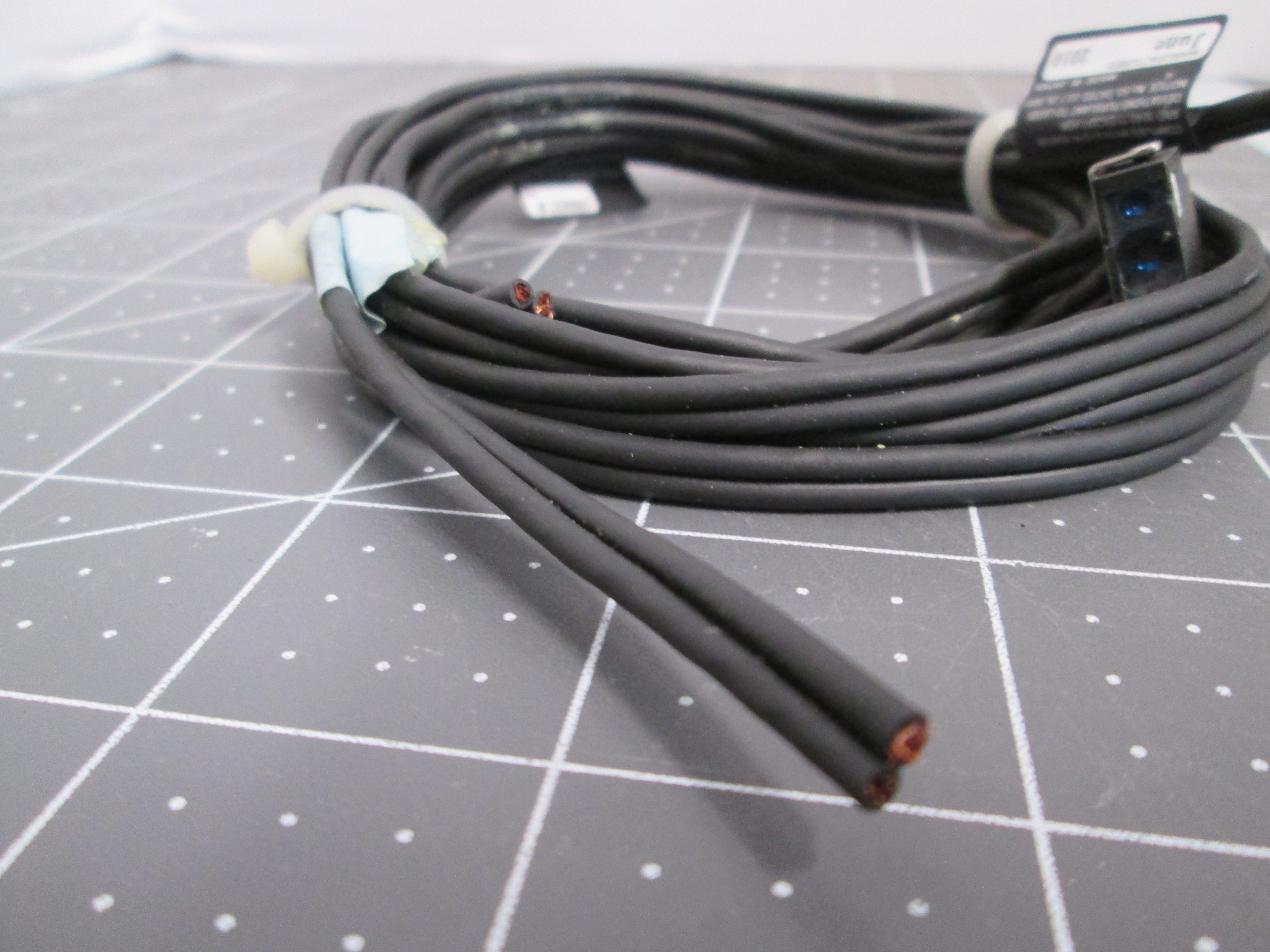 Used Lot of 2 Keyence LV-S41 Small Spot Reflective Laser Sensor Heads