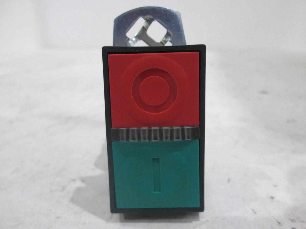Used Telemecanique, ZBE-1014, Contact Block w/ Green Red Push Button, Used