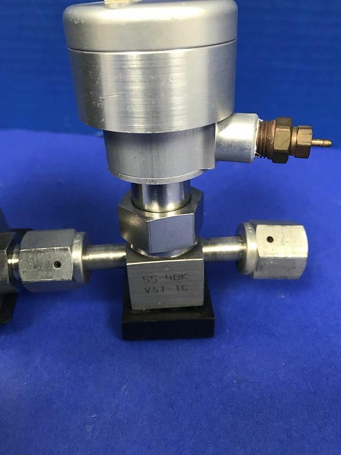 Used Unit UFC-1100 MFC Assy, O2, 400 SCCM w/ SS-4BK-V51-1C Valve, Used