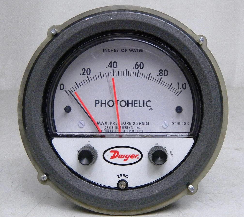 Used Dwyer 3001C Photohelic Gauge 0 to 1 inch