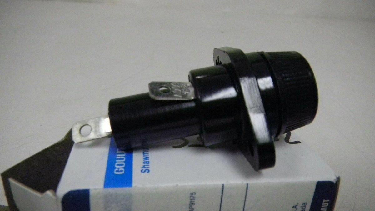 Panel Mount Fuse Holder, GPM-B, 30A, 600AC, New