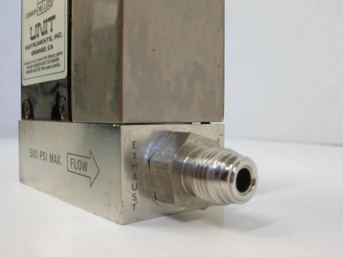 Used Unit UFC-1100 Mass Flow Controller MFC, O2, 500 SCCM, 1/4" Male