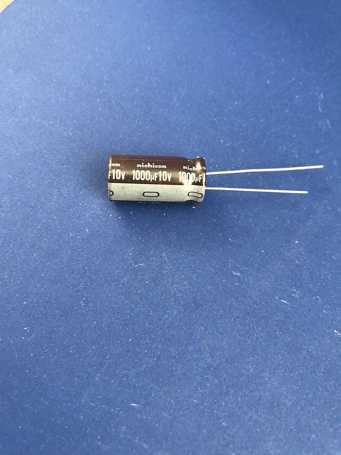 Nichicon Radial Aluminum Electrolytic Capacitors 1000uF 10V, Lot of 200+