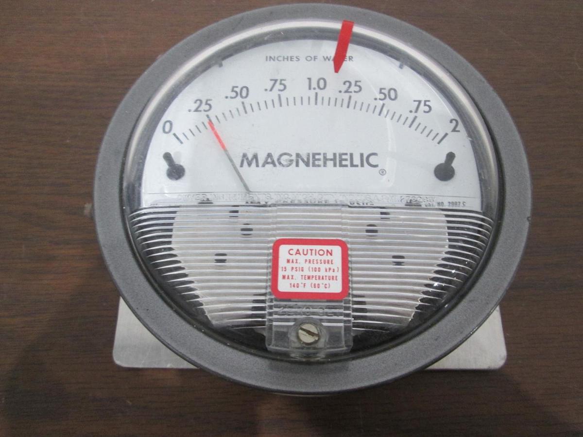 Dwyer, Magnehelic, 2002C, Pressure Gauge, 0-2" of Water, Used