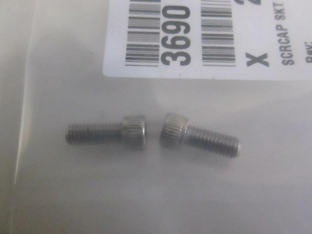 AMAT, 3690-01093, SCR CAP SKT HD 10-32 X 1/2L HEX SKT SST, New, Lot of 2