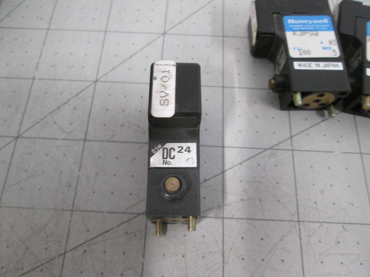 Used Honeywell, Skinner K3P02, 3-Way Solenoid Valve 24VDC, 100PSI 0.5W Lot of 3