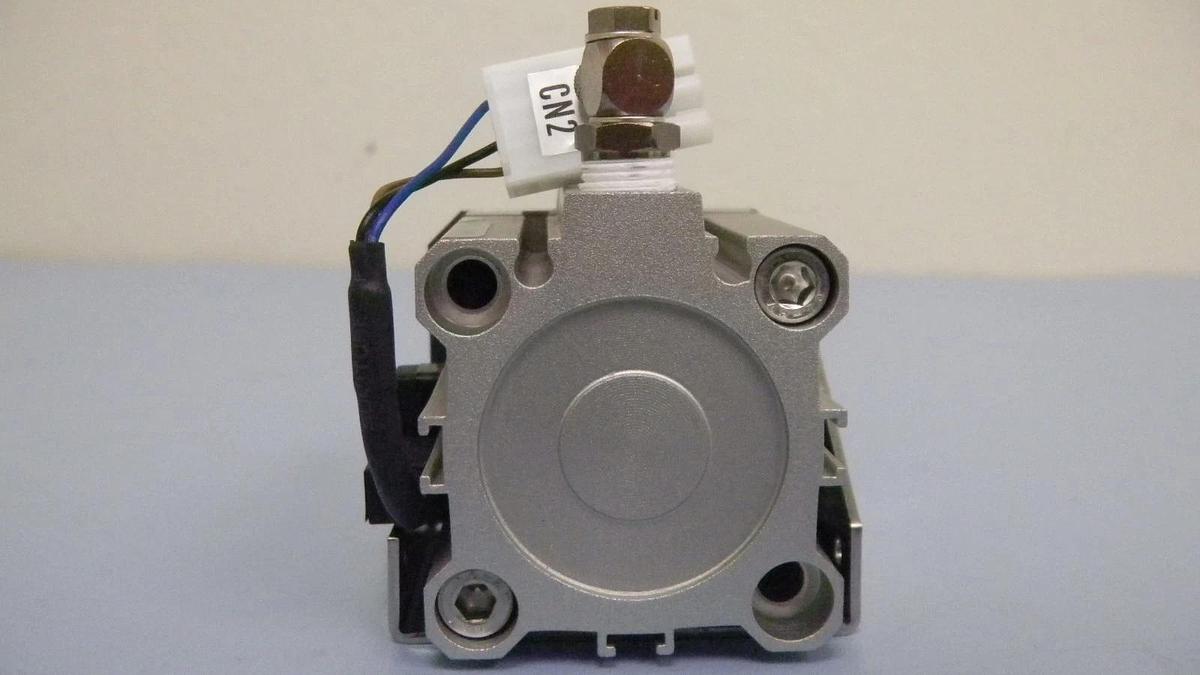 Used SMC 10-CDQ2B32-10DM-F79S-X150 Pneumatic Air Cylinder, 145PSI